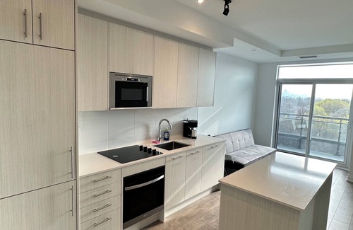 East Danforth Condo | 2 BEDROOM WITH CLEAR VIEWS OF THE TORONTO SKYLINE 2KMS FROM WOODBINE BEACH