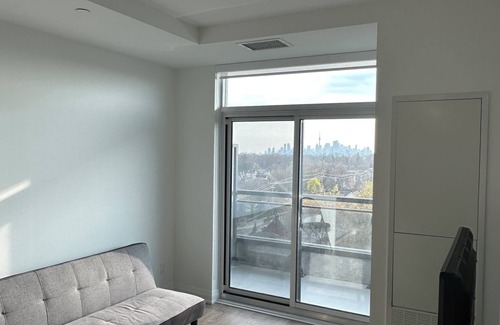 East Danforth Condo | 2 BEDROOM WITH CLEAR VIEWS OF THE TORONTO SKYLINE 2KMS FROM WOODBINE BEACH