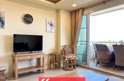 Wat Ket Apartment | 2 Bedrooms Apartment near Train Station