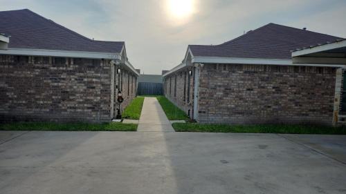 Edinburg Apartment | 2 Bedrooms Apt near Univeristy