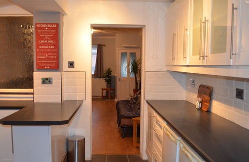 Dover House | 2 bedrooms close to shops, port and train station.
