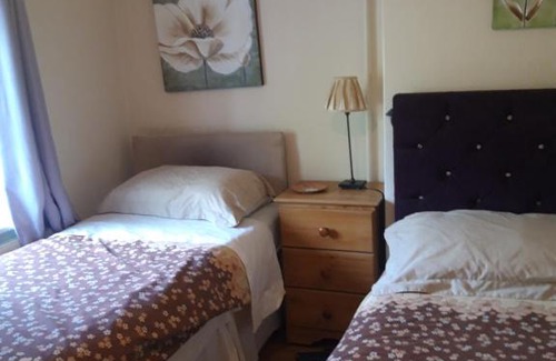 Winchester House | 2 Bedrooms Homestays In Winchester