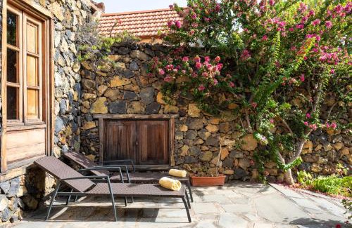 Taibique House | 2 bedrooms house with enclosed garden and wifi at Taibique