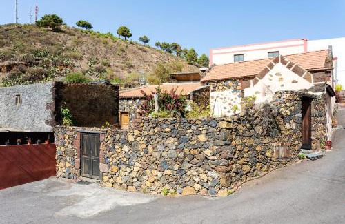 Taibique House | 2 bedrooms house with enclosed garden and wifi at Taibique