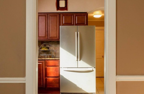 Queens House | 2 Bedrooms in beach town in Queens NYC