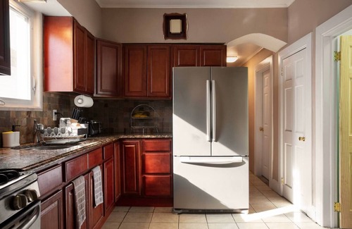 Queens House | 2 Bedrooms in beach town in Queens NYC