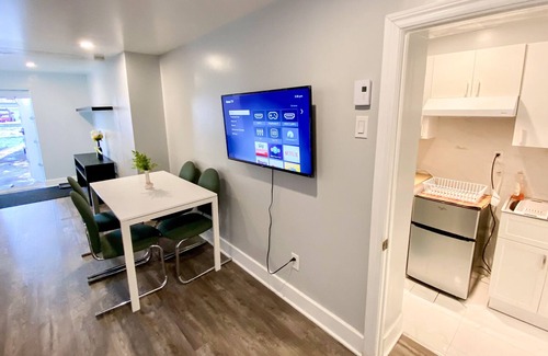 Cote-Des-Neiges—Notre-Dame-De-Grace Apartment | 2 bedrooms in lower level, separate entrance