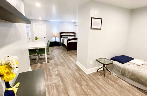 Cote-Des-Neiges—Notre-Dame-De-Grace Apartment | 2 bedrooms in lower level, separate entrance