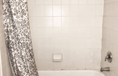 Village at York University House | 2 bedrooms (Jack&Jill) at YorkU + parking. Near subway.