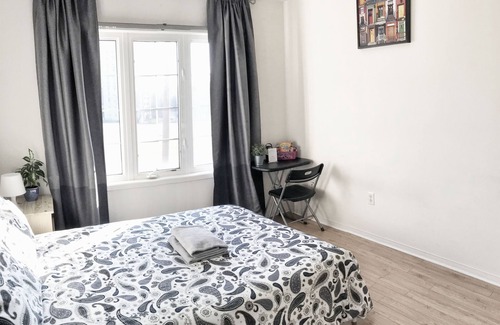Village at York University House | 2 bedrooms (Jack&Jill) at YorkU + parking. Near subway.