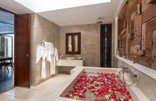 Seminyak Villa | 2 Bedrooms Private Pool Beachfront Villa with en-suite bathrooms in Seminyak