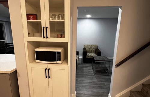 Brampton West House | 2 Bedrooms with Private Washrooms and Parking in Brampton 25 mins from YYZ