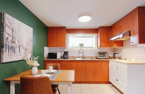 Burnaby Apartment | 2 Beds suite near Metrotown and Skytrain