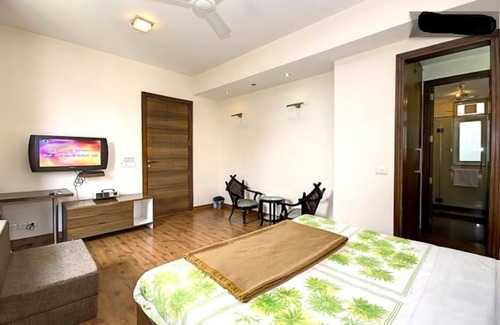 Gurugram Bed & Breakfast | 2 BHK Luxury Serviced Apartment Cyber Park (Perch)