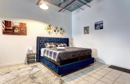 La Petite-Patrie Apartment | #2 - Big Loft - Plaza St-hubert