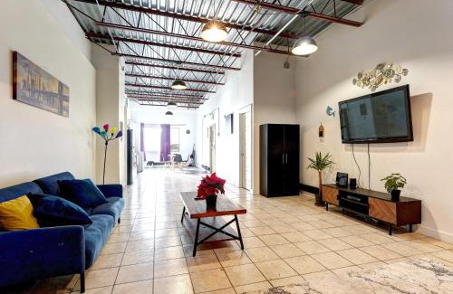 La Petite-Patrie Apartment | #2 - Big Loft - Plaza St-hubert