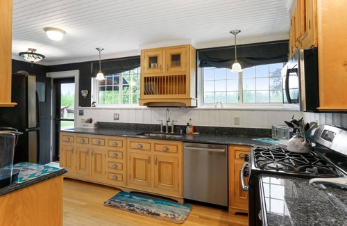 Lake Geneva House | 2 Blks to Lake, then 2 Blks to Dwntwn, Huge Yard!