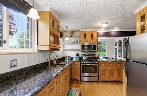 Lake Geneva House | 2 Blks to Lake, then 2 Blks to Dwntwn, Huge Yard!