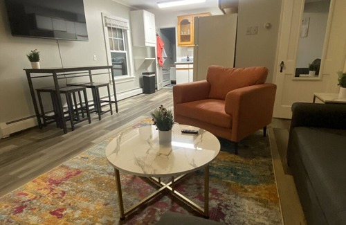Manchester Center Apartment | 2 block walk to Manchester shops! Short drive to slopes! Pet friendly.
