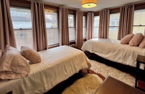 Greater Auburndale House | 2 blocks from local hospitals! Monthly rental perfect for medical professionals