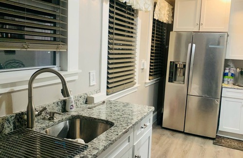 Prospect Hill Apartment | 2 Blocks from Science park .05 from Yale University