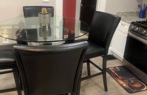 Prospect Hill Apartment | 2 Blocks from Science park .05 from Yale University
