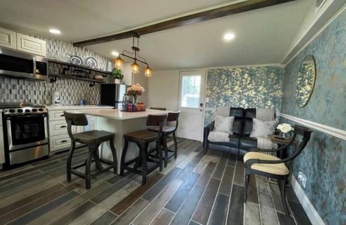 Davenport House | 2 BM/French Country Style DPLX