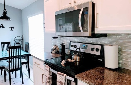 South Pointe of Tampa House | 2 BR/1 BA Single Family Home In The Heart Of Riverview! Near Many Tampa Attractions!