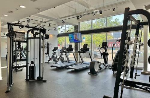 Near West Side Apartment | 2 Br 1 Free Parking Gym