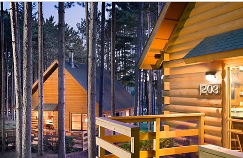 Wisconsin Dells Cabin | 2 BR, 2 B lumber