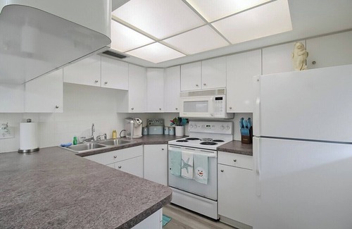 Venice Condo | 2 BR/2 BA second story condo close to beaches - The Sand Dune
