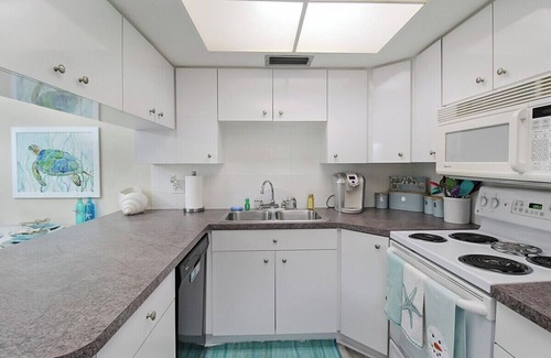 Venice Condo | 2 BR/2 BA second story condo close to beaches - The Sand Dune