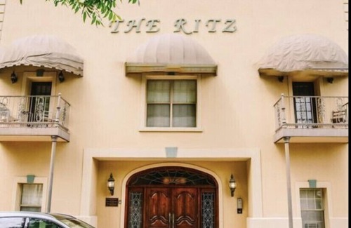 Oxford Apartment | 2 BR/2 BA UNIT! WALKING DISTANCE FROM SQUARE AND CAMPUS!