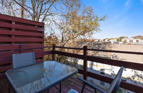 Morgantown House | 2 BR/2 bath King-suite townhouse right next to WVU Stadium & Hospital