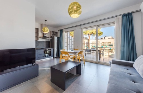 Ishem Apartment | 2-BR Apartment by the Beach - Jasemin