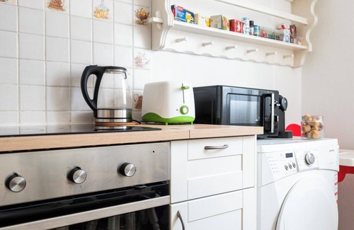 Neubau Apartment | 2 BR City Apartment in NEUBAU, 6 min to city center