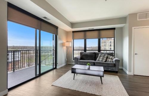 Downtown Des Moines Apartment | 2 Br Dwntwn Apt With Hot Tub