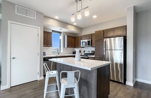Downtown Des Moines Apartment | 2 BR Dwntwn Apt with Hot Tub