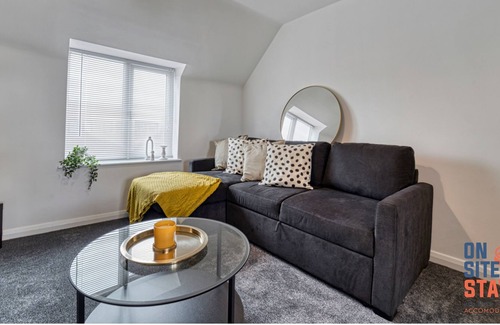 Seisdon Apartment | 2-BR, ensuite Apartment, close to NEC and Airport