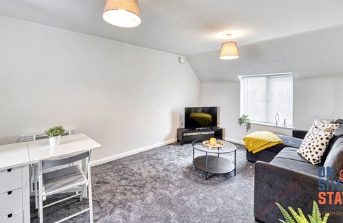 Seisdon Apartment | 2-BR, ensuite Apartment, close to NEC and Airport