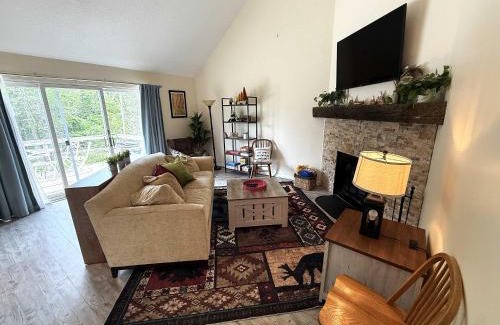 Hancock House | 2 BR JIMINY PEAK w Mountain Views SLEEPS 7 Gorgeous
