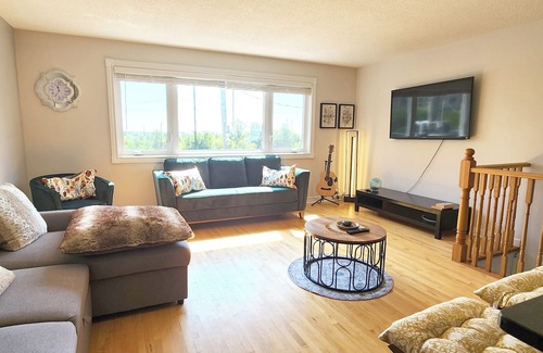 Six Points Apartment | 2 BR near Downtown Toronto|Sleeps 5|2 parking spots