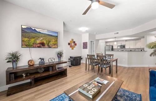 Phoenix House | 2 BR near State Farm Stadium w Gym & Outdoor pool.
