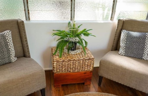 North Ward House | 2 BR Queenslander on Cook*Walk To Strand**FULLY SELF-CONTAINED PRIVATE SPACE*