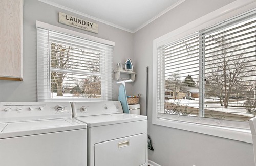 Oakwood Hills House | 2 BR remodeled home near Cary/Crystal Lake/McHenry