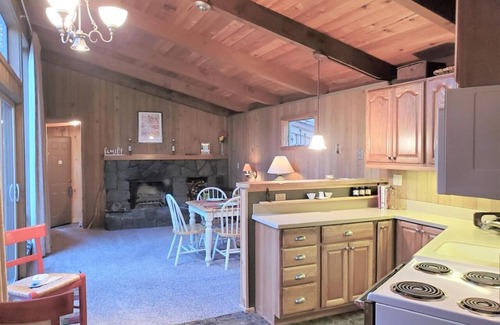 Sunriver House | 2 BR Sunriver home walking distance to the Village. SHARC passes, bikes