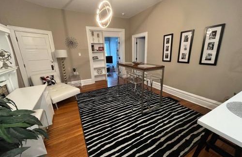 University District Apartment | 2 BR Totally Renovated and Chic