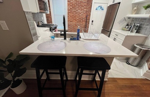 University District Apartment | 2 BR Totally Renovated and Chic