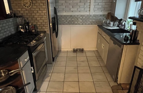 Poughkeepsie Apartment | 2 Br Victorian Apt 2800 sq ft 2 floors with Full Kitchen 2 baths and Laundry