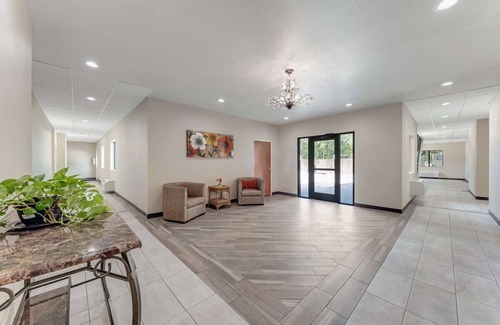 Eastside Promise Neighborhood Hotel | 2 Budget-Friendly Rooms w/Free Breakfast & Prime Location in DT
